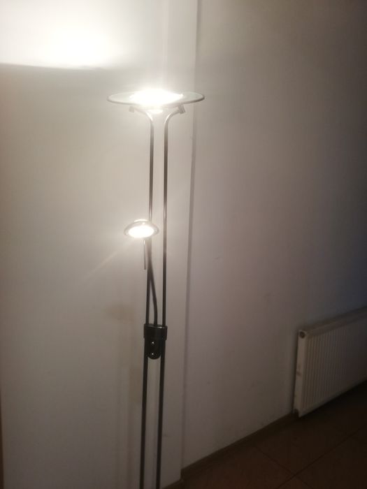 Lampa stojąca w dobrym stanie