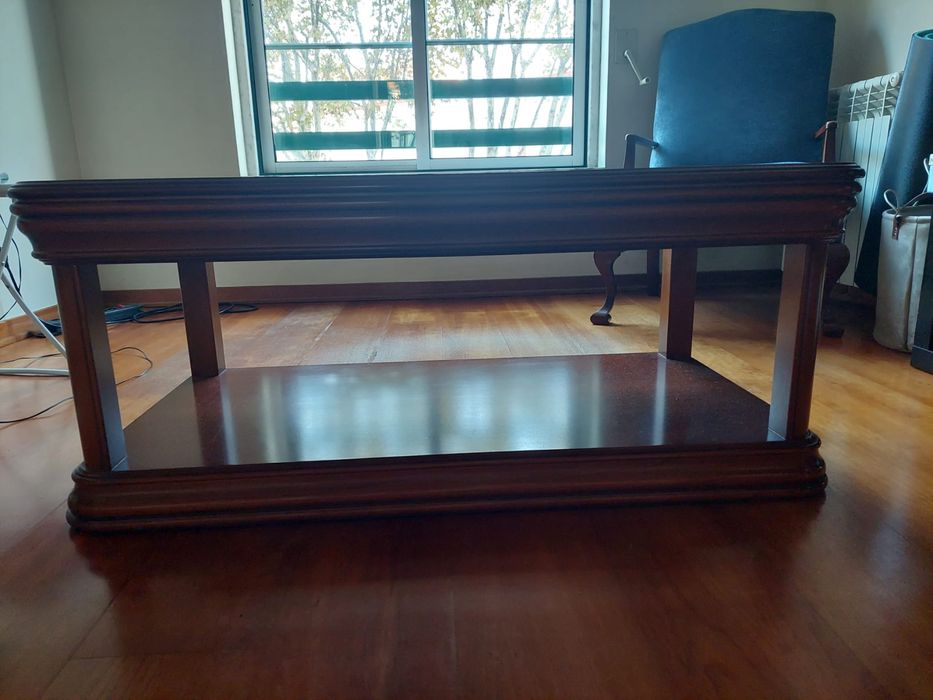 Mesa de Centro em Madeira Maciça