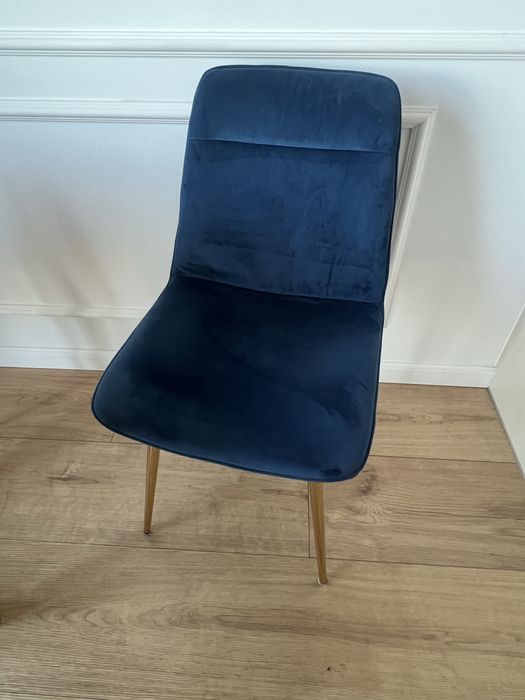 Krzesla granatowe. Złote nóżki. Władysławowo