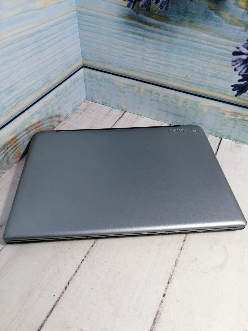 Нетбук Toshiba nb-10t-a-103