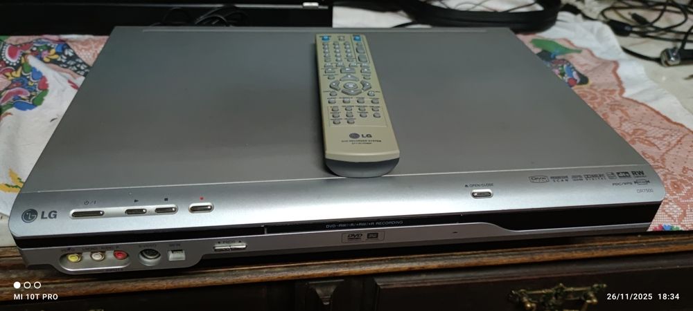 Leitor e gravador de DVDs  LG, a funcionar e bem estimado.