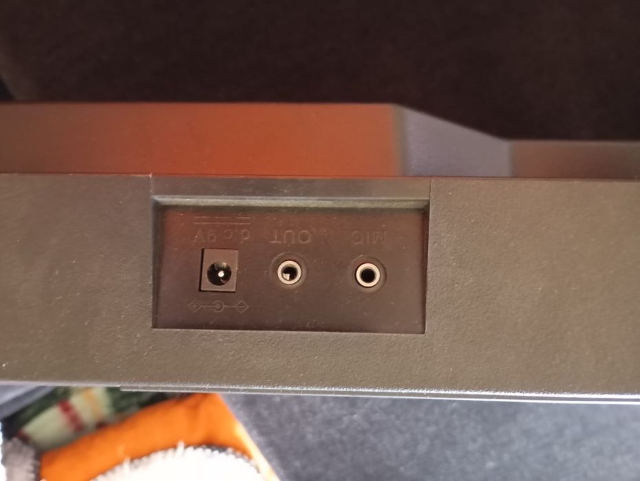 Órgão eletrónico como novo 54 teclas
