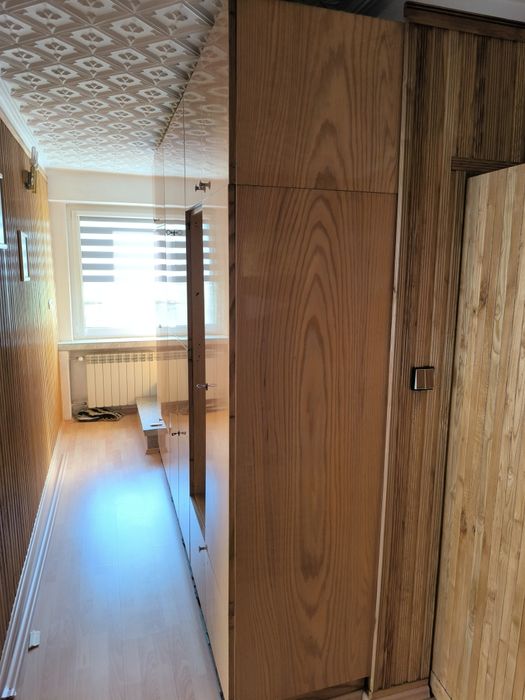 Oddam szafę fornirowana lakierowaną na wysoki połysk