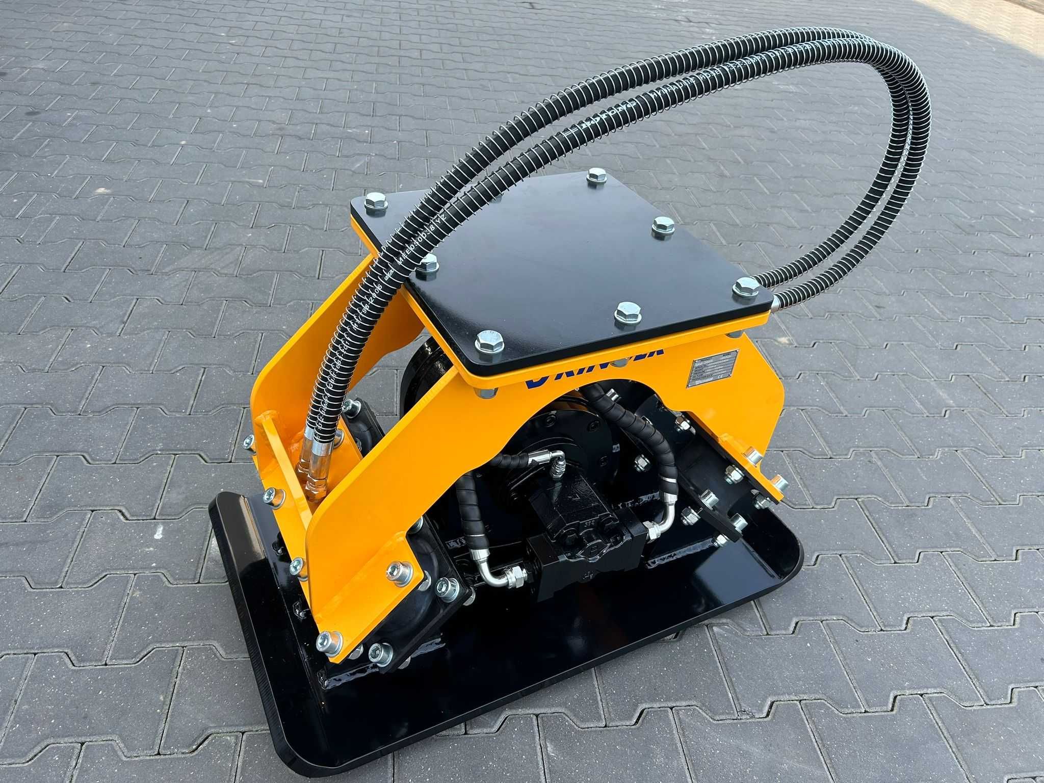 Zagęszczarka płytowa hydrauliczna KINGER PC04 295kg do koparki 4-10 t