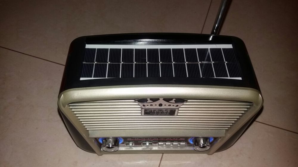 Radio z solarem i 230v