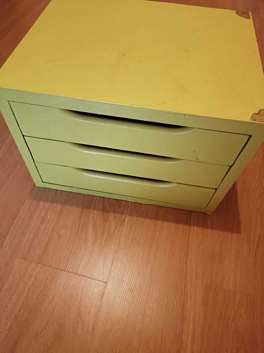 Mesa de cabeceira retro