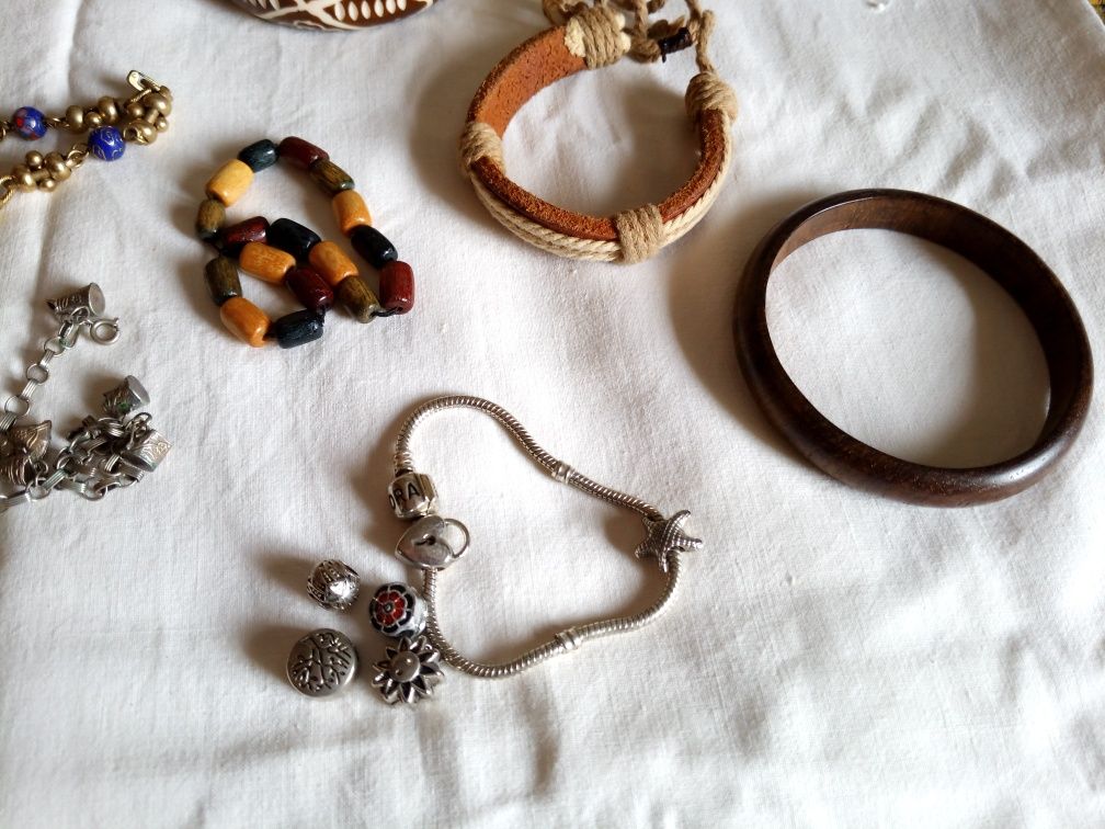 Conjunto de pulseiras e brincos
