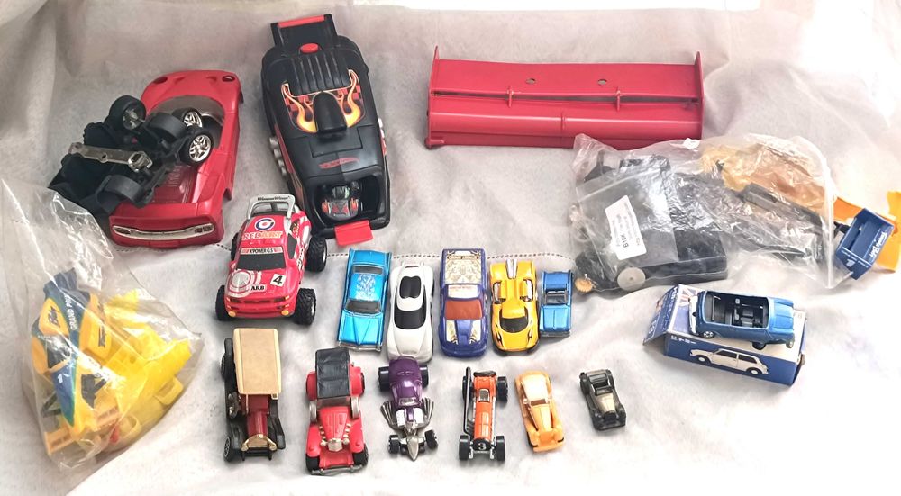 17 Carros de Coleção Antigos Hot Wheels e Tomica