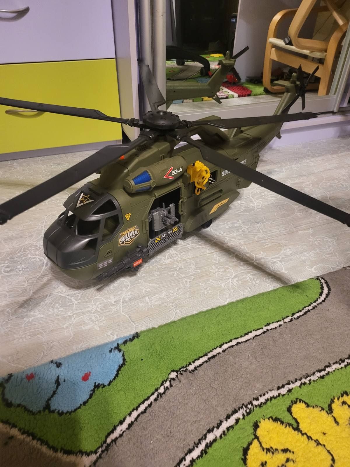 Игрушка вертолет