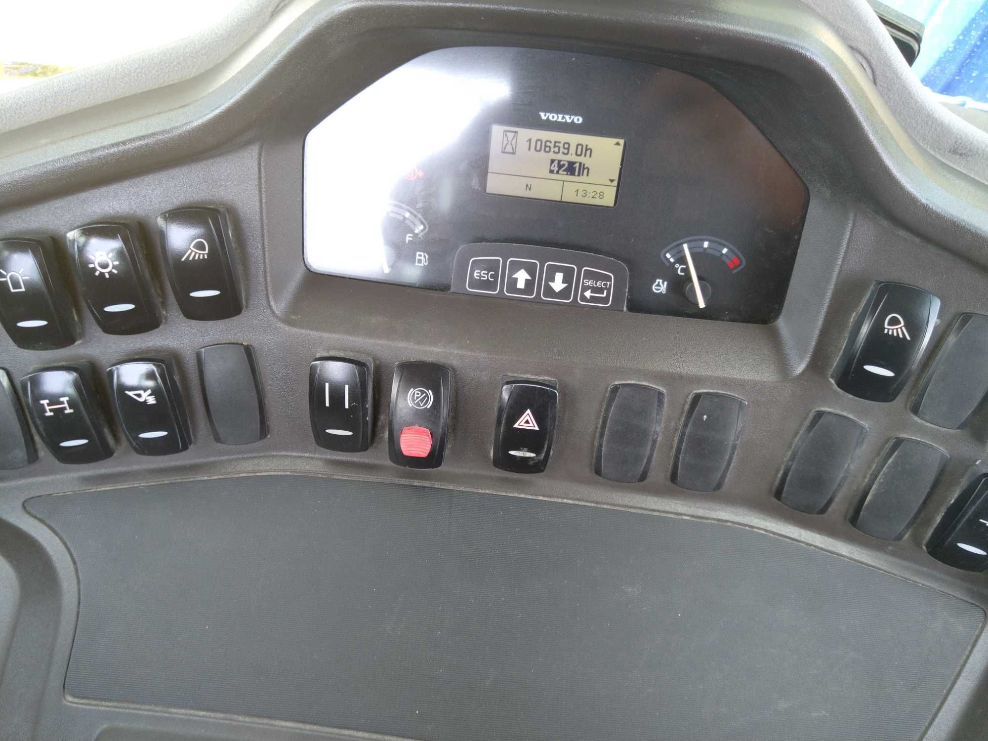 koparkoładowarka Volvo BL71B, 2013