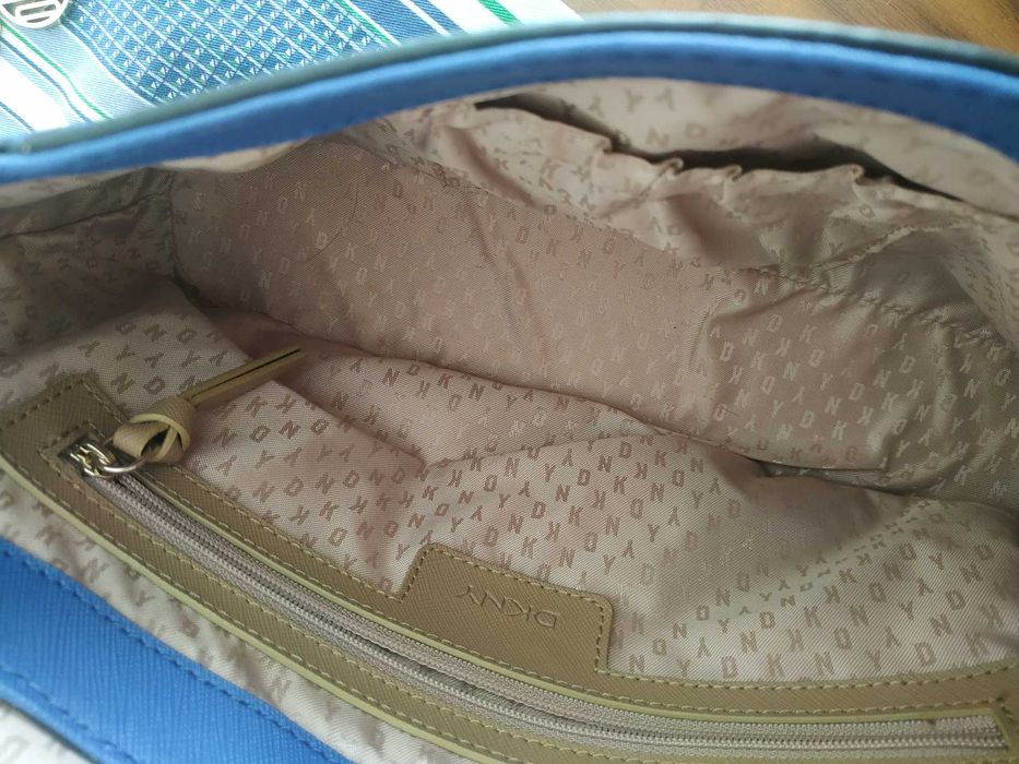 Carteira DKNY semi-nova