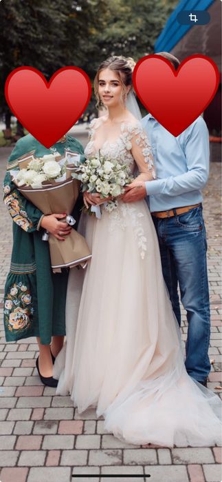 Весільна сукня зі шлейфом