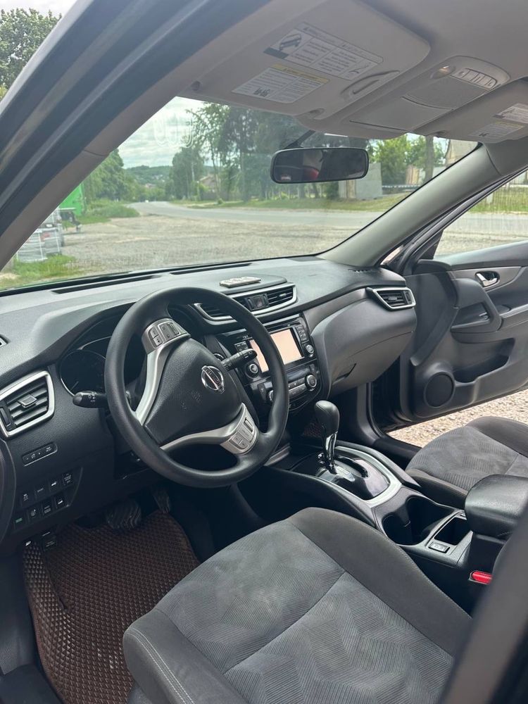 Nissan Rogue 2,5 SV комплектації