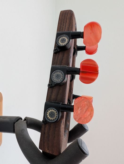 Тиха гітара з виходом на навушники