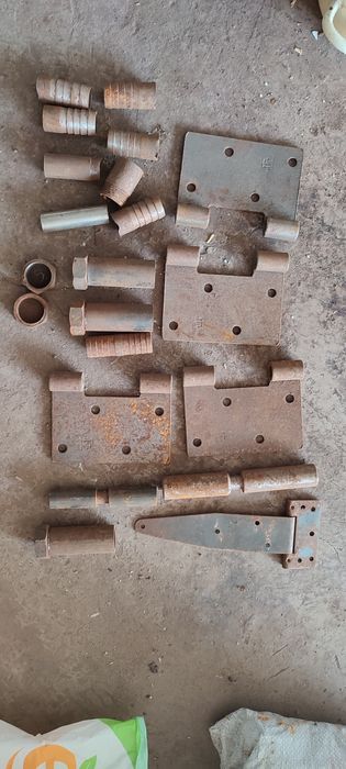 Продам петлі, металеві заготовки.