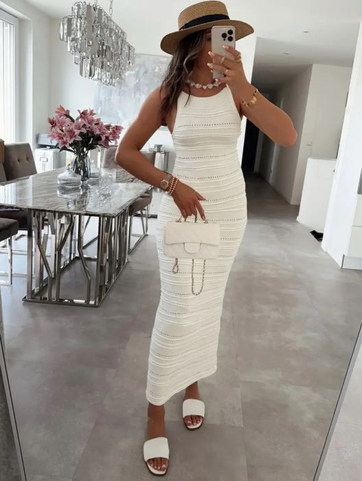 Нереально красива пляжна біла жіноча сукня