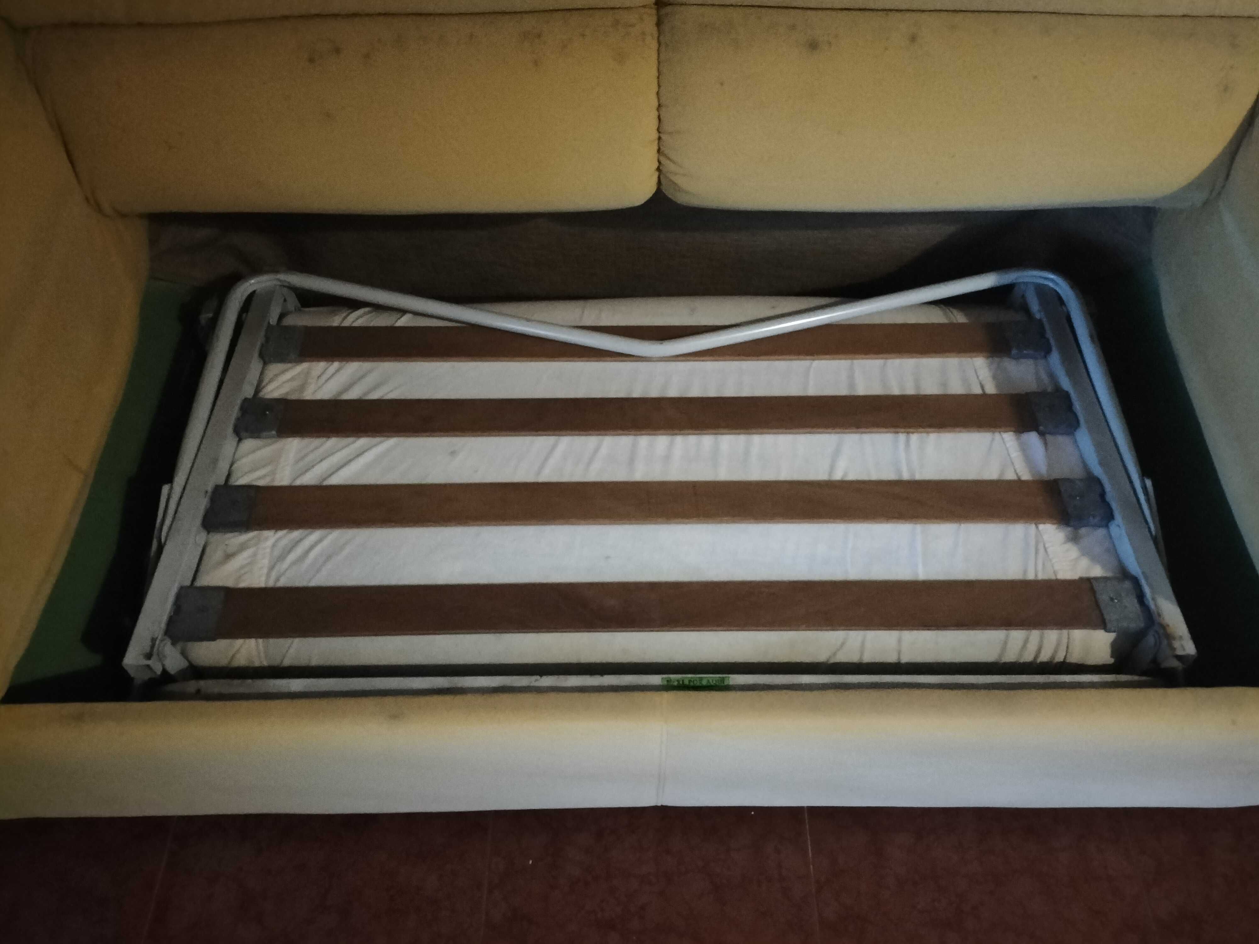 Conjunto de 3 sofás (1 sofá cama e 2 poltronas)