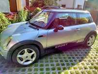 Samochód Mini Cooper R50 1,6 benzyna 115 KM . 2001 Rok .