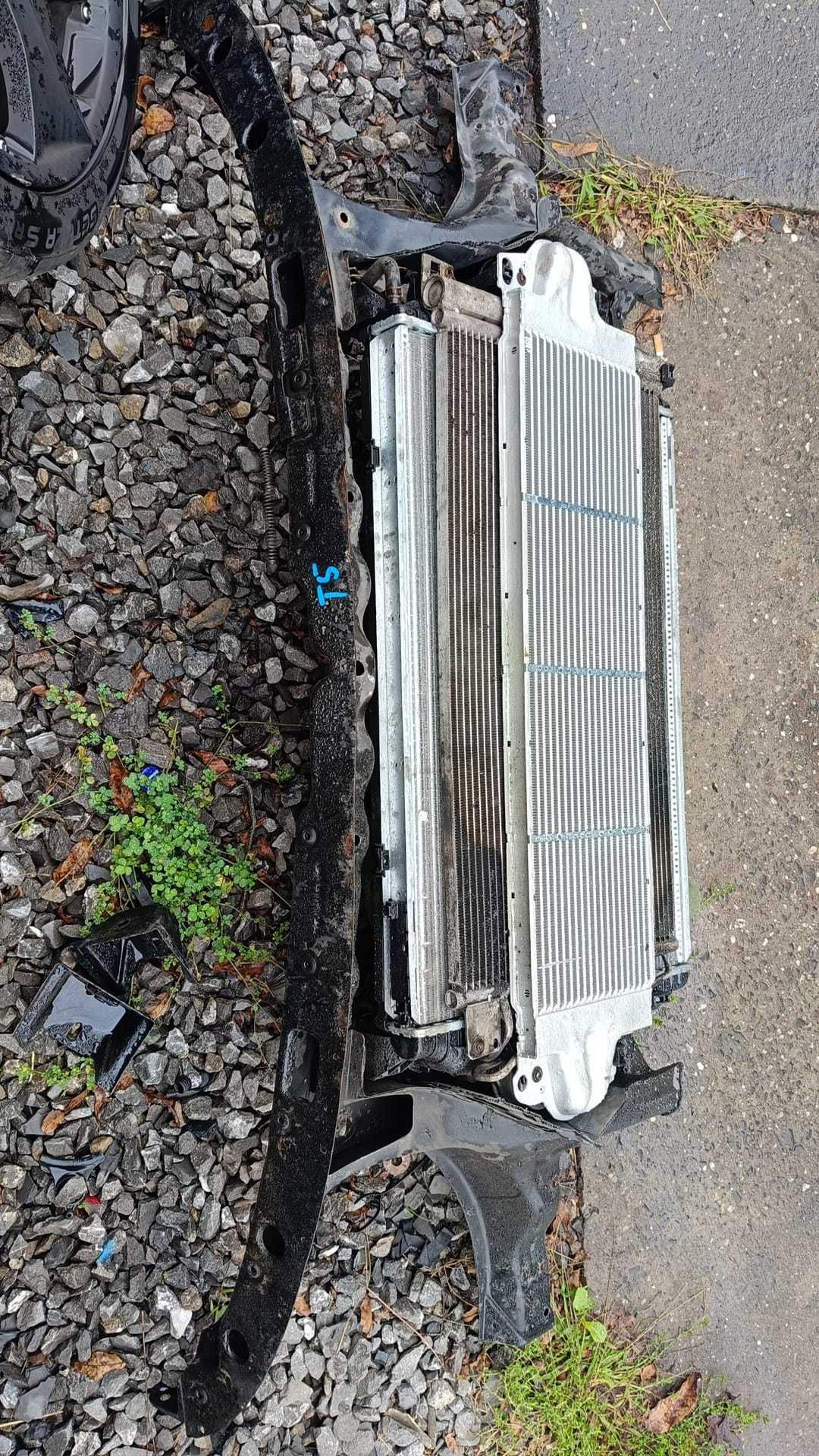 VW T5 pas przedni cały,chłodnice wody, intercollera 2.5 TDI AXD 550zl