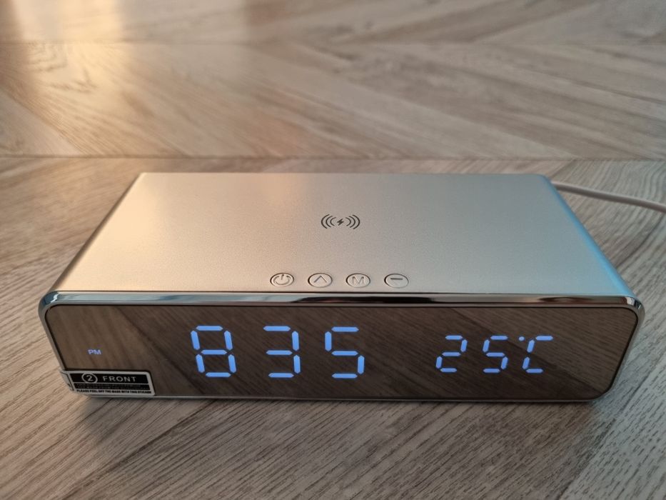 Класний подарунок! LED-годинник з бездротовою зарядкою, термометром (н