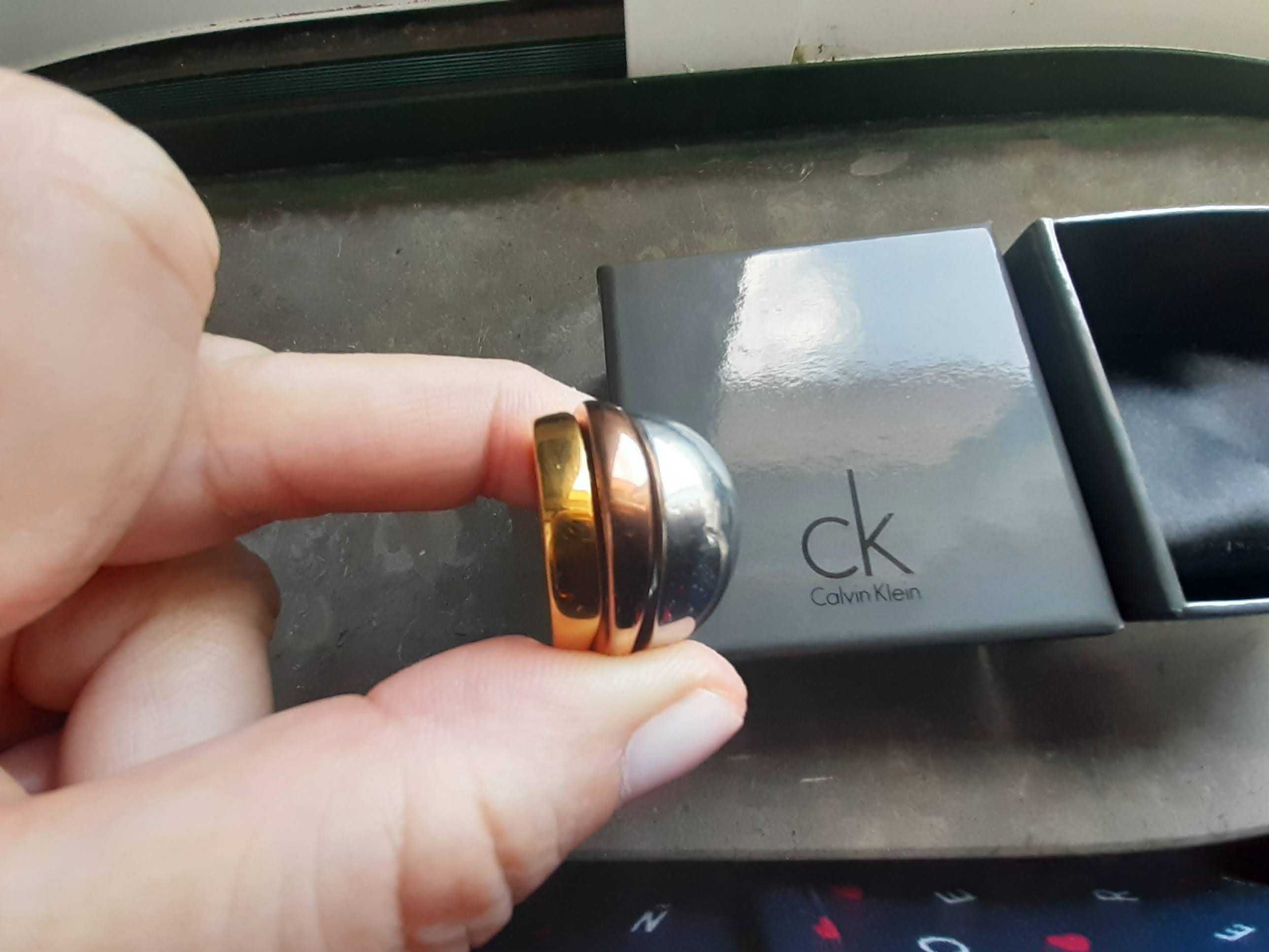 Anel original Calvin Klein, tricolor,n/embalagem original, nunca usado