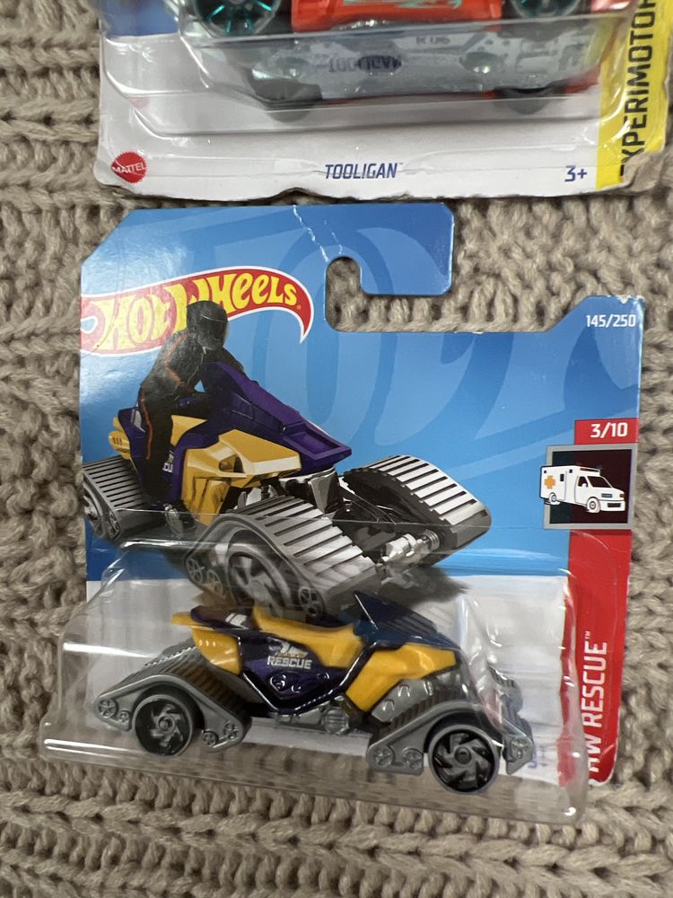 Zestaw 4 samochodow Hot Wheels