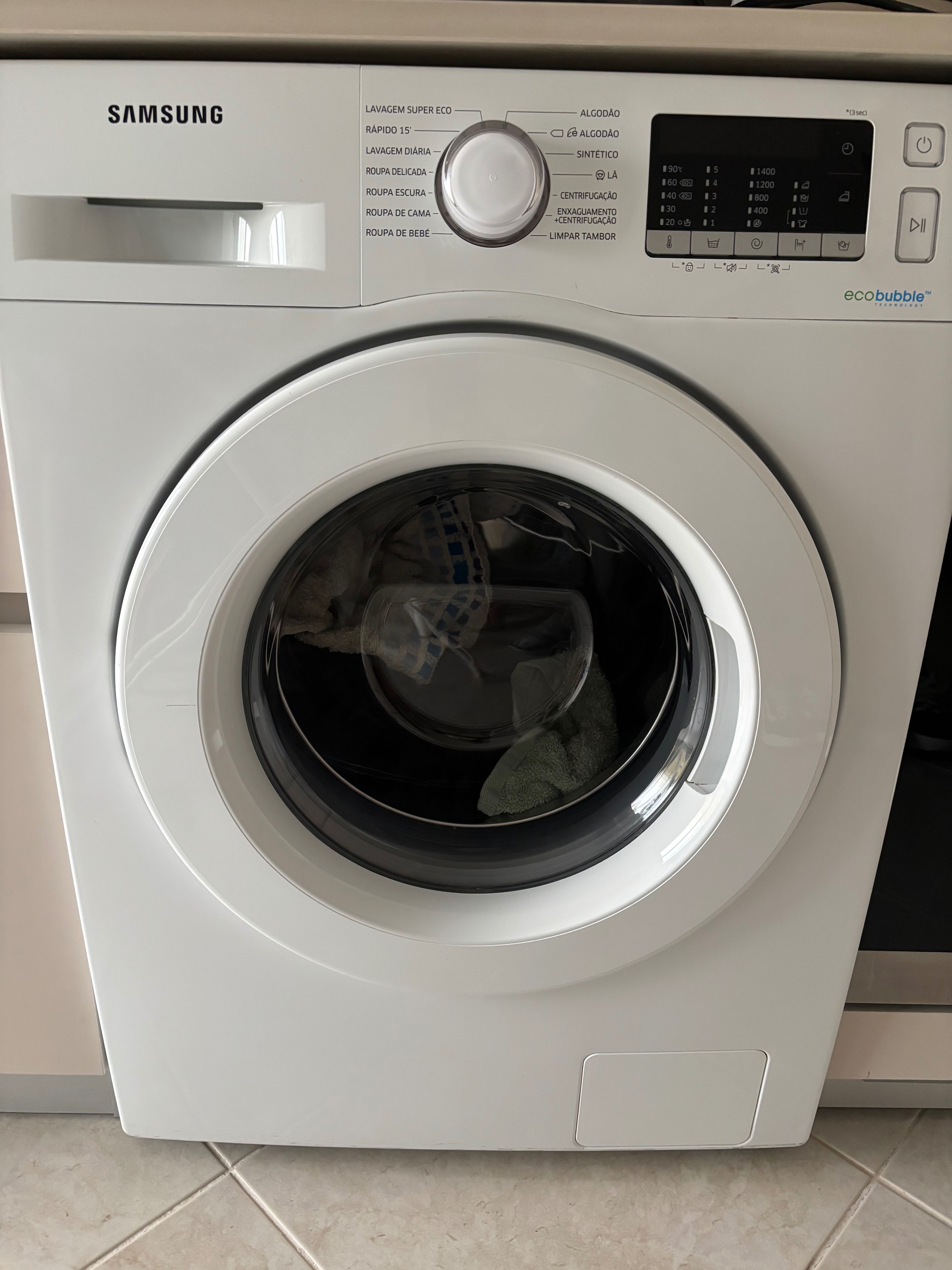 Máquina avariada de lavar roupa Samsung