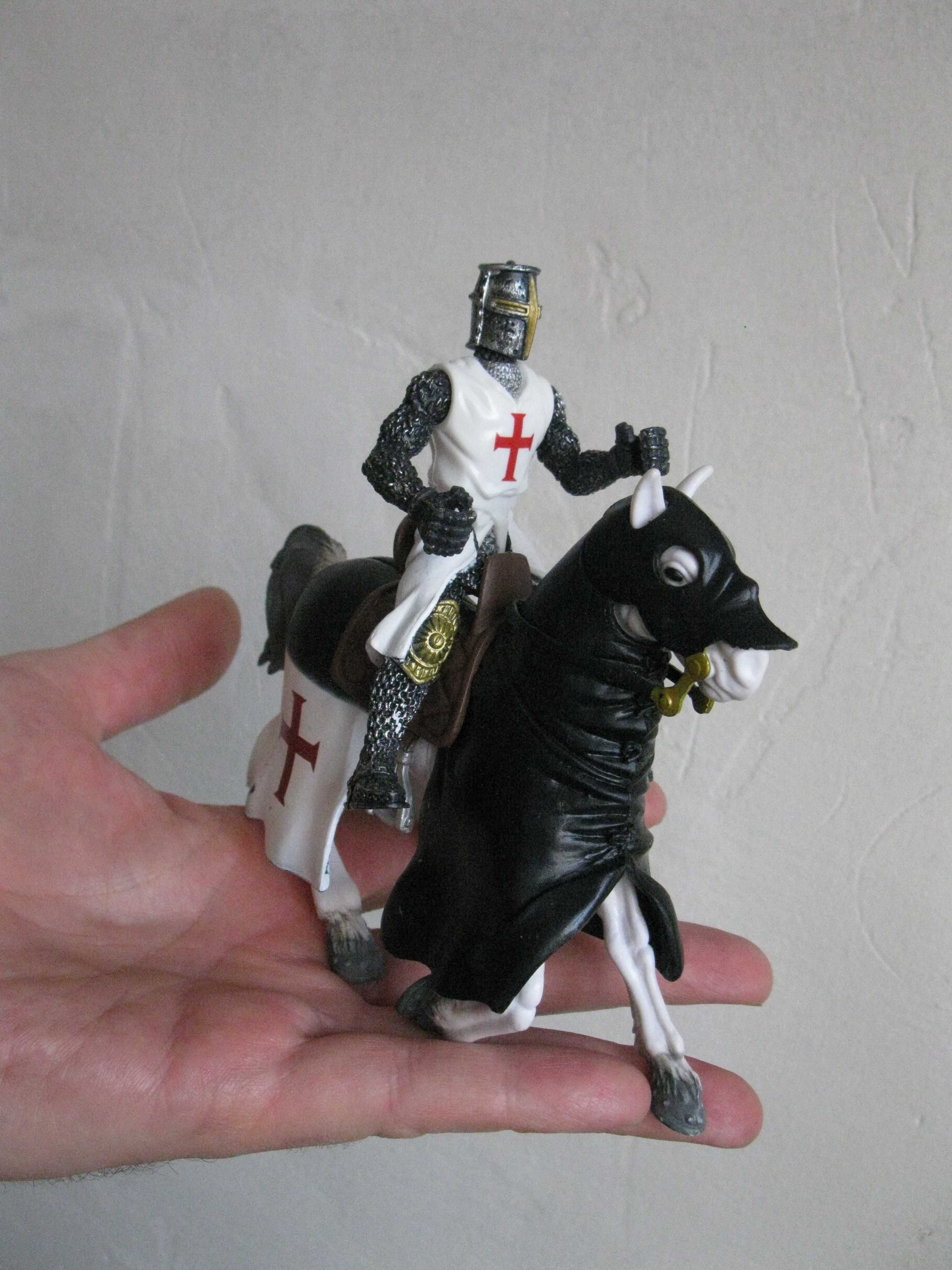 Рыцарь тамплиер Chap Mei с конём. Knight Templar. Фигурка. Крестоносец