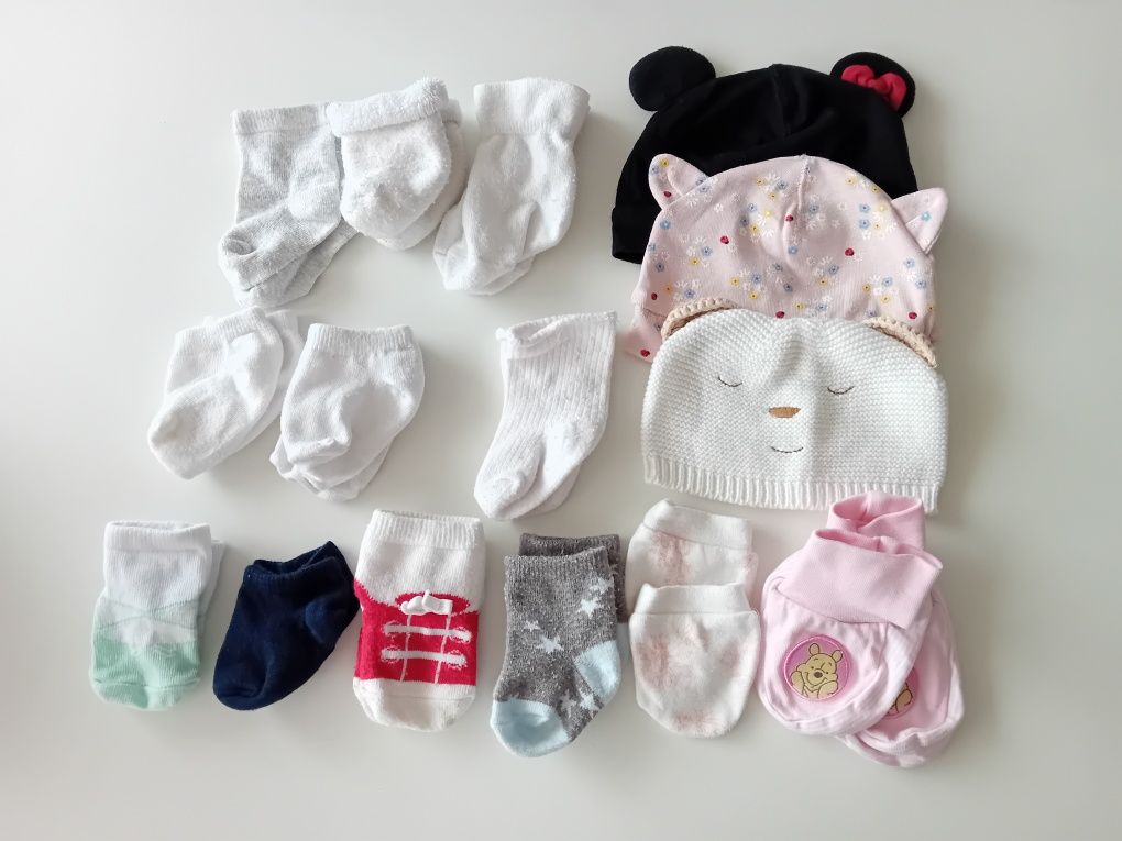 Skarpetki, czapeczki dla niemowlaka, H&M - zestaw