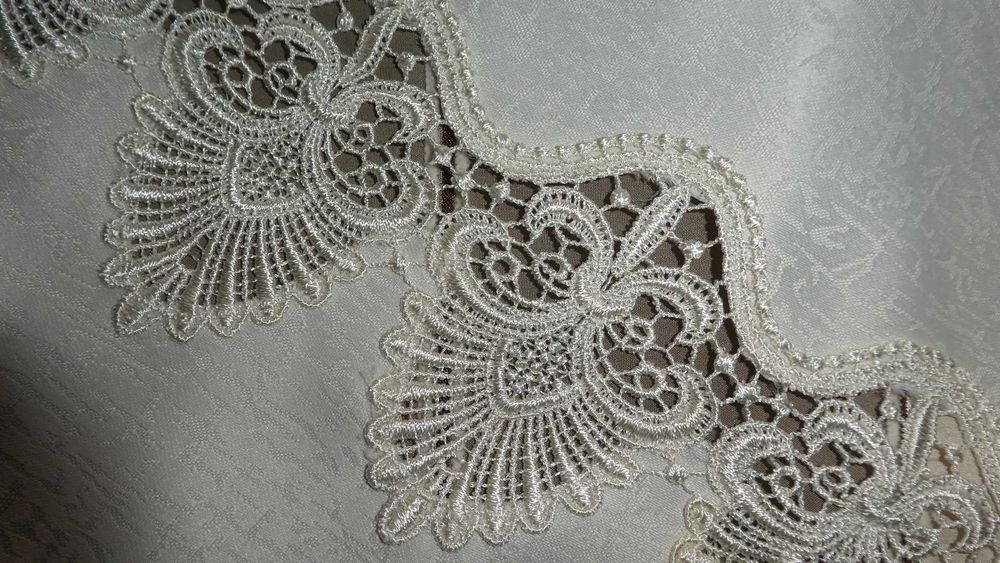 Obrus 320x 155 cm gipiura ekri