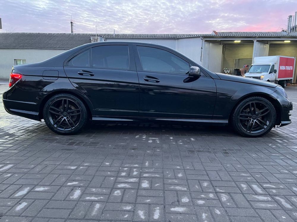 Продам Mercedes Benz C250 2012г