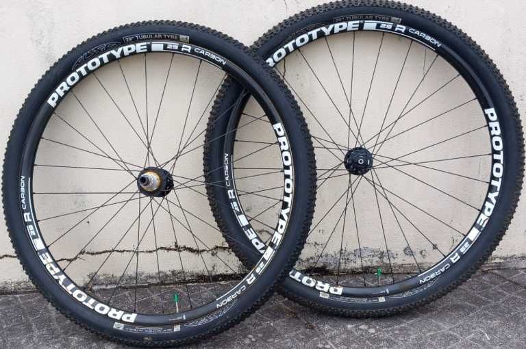 Prototype Team EVO 4 Carbono 29" BOOST rodas