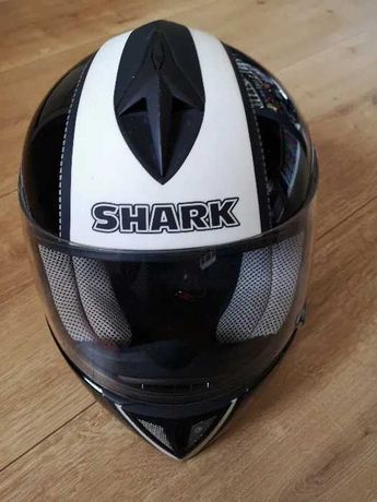 Kask motocyklowy firmy Shark