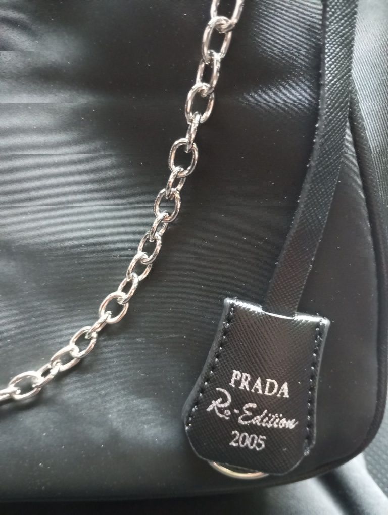 Сумка Prada Re-Edition 2005