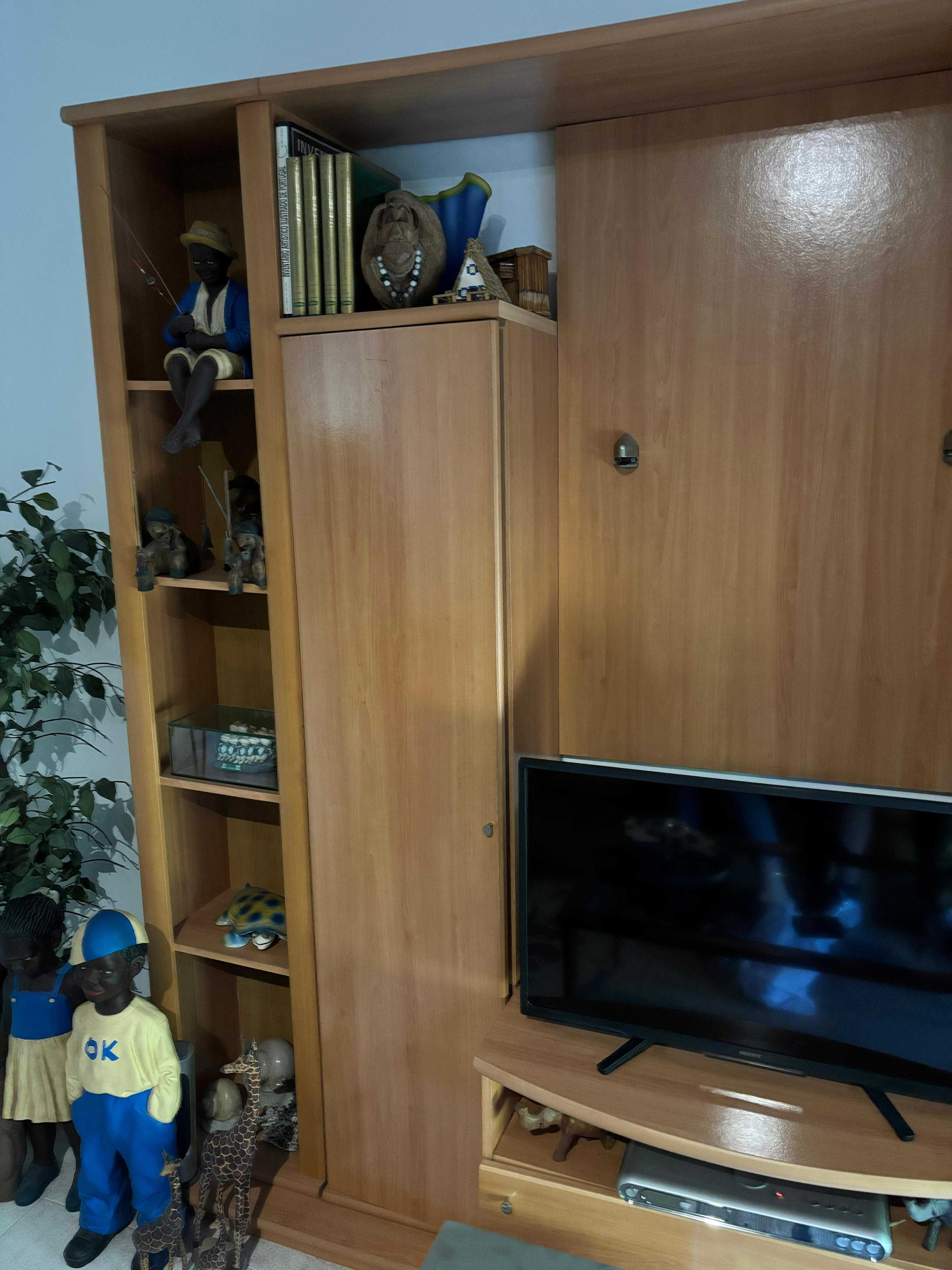 Móvel de Sala em Madeira