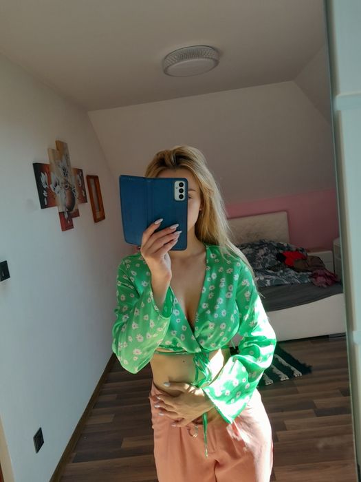 Bluzka crop top wiązana dekolt letnia modna kwiaty xs s