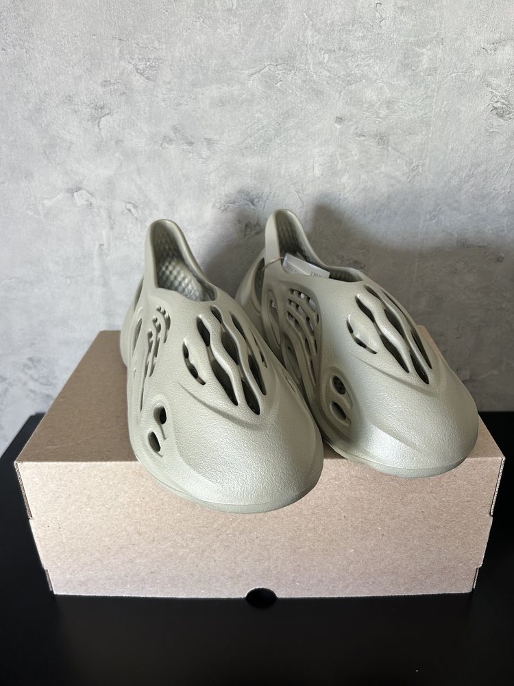 Yeezy Foam RNR “Stone Salt”