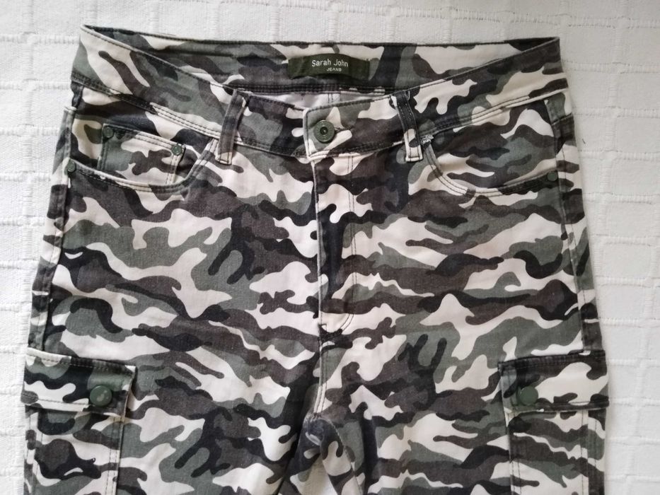 Calças Camufladas Sarah John 44