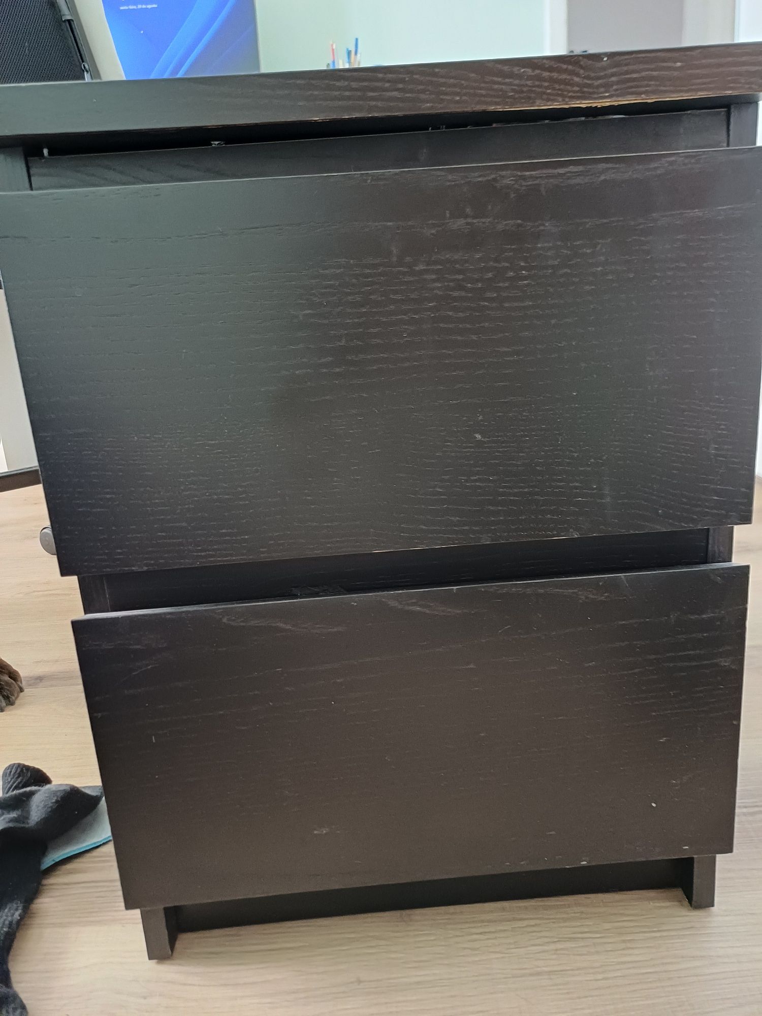 Mesa de cabeceira castanho escuro
