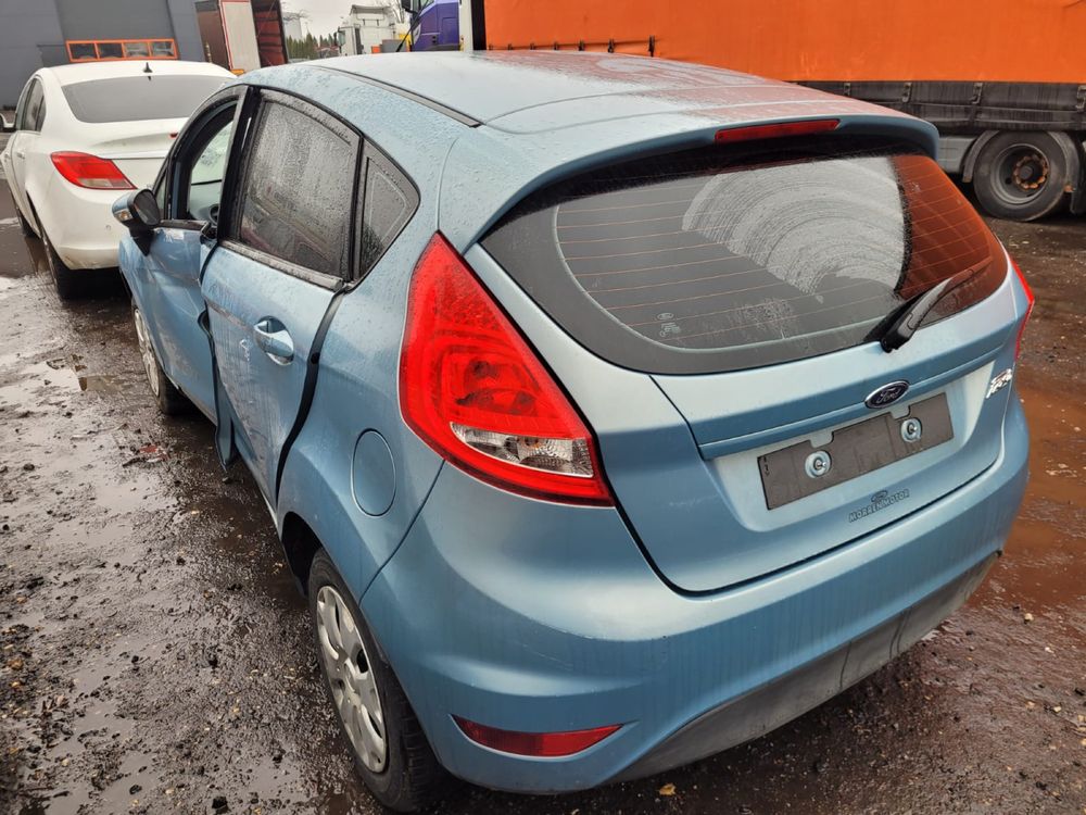 Na czesci Ford Fiesta mk7 1.25b kod lakieru 79