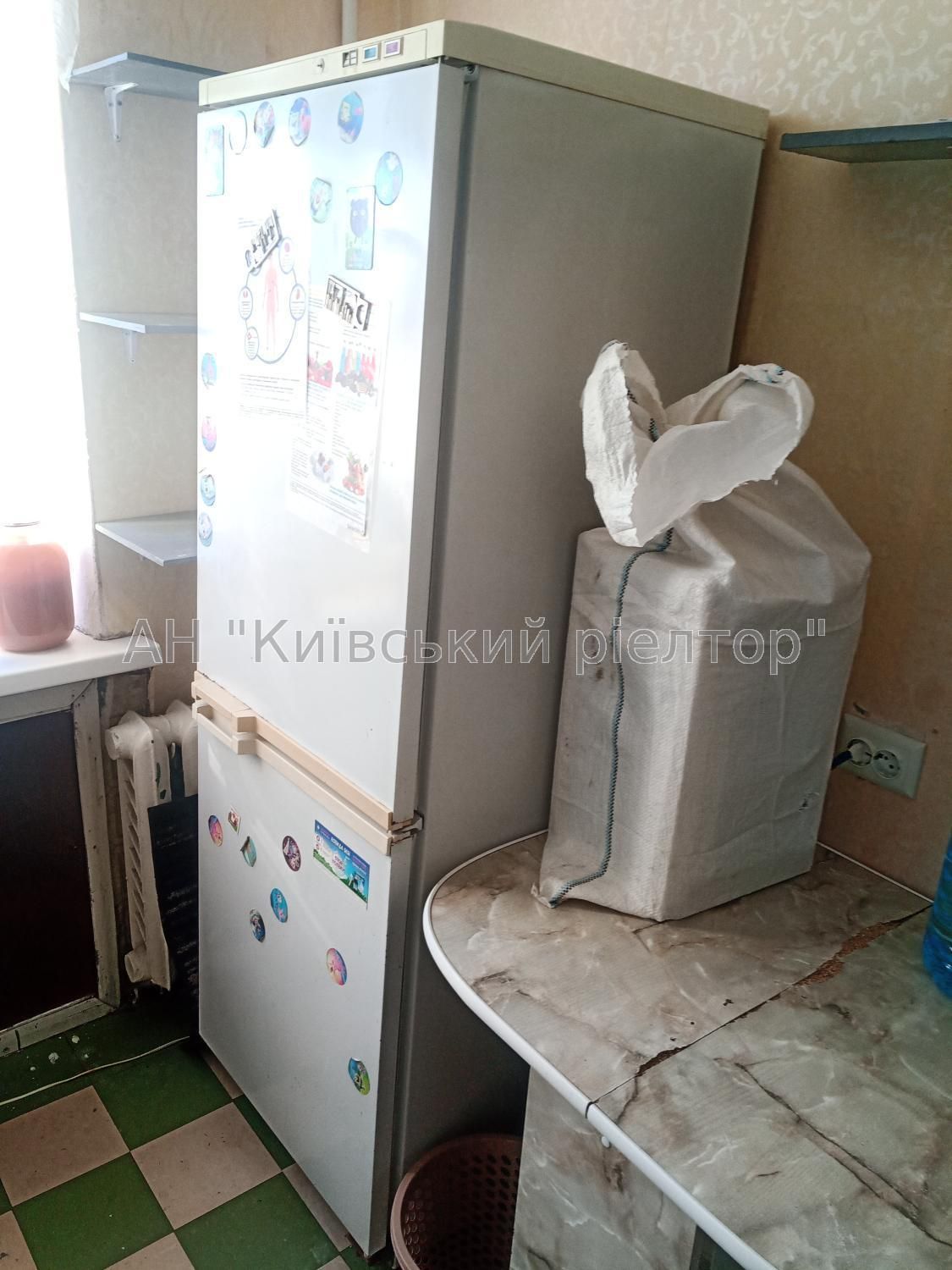 Продам недорого 1 к. квартиру біля Дарницької площі!