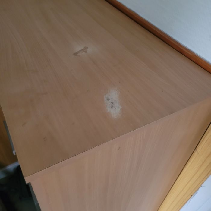 Komoda używaną z szufladami