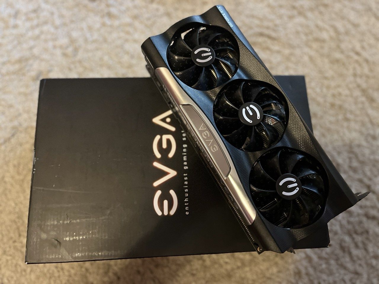 EVGA GeForce RTX 3080 Ti 12gb 356bit

Джерело: https: