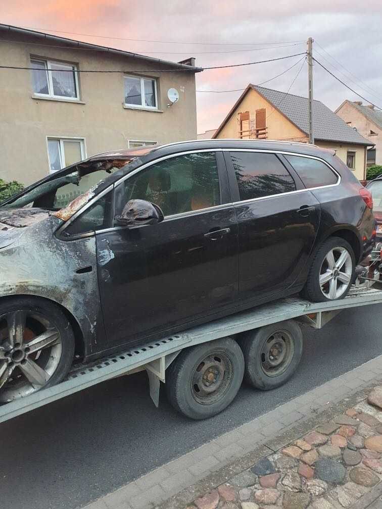 Opel Astra J - IV kombi 1.4 benzyna 103kW kolor czarny  na części