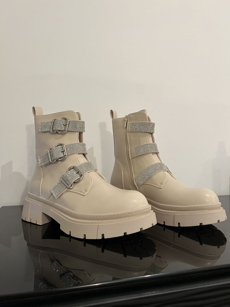 Botas Cink-me bege com brilhos