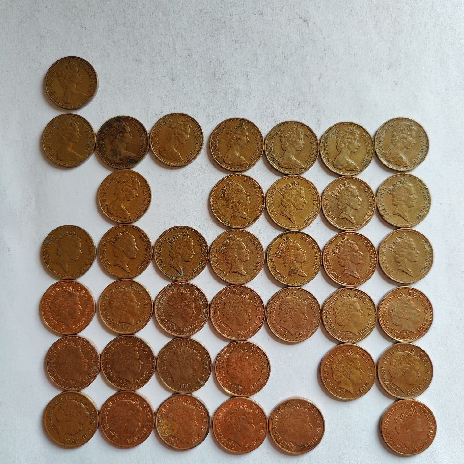 39 монет 1 пенні Великобританії різних років