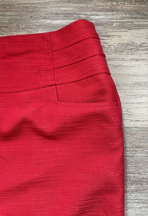 Saia vermelha com relevos (Atmosphere, tamanho 42)