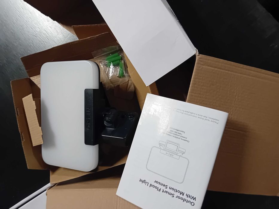 Iteligentny naswietlacz zewnetrzny