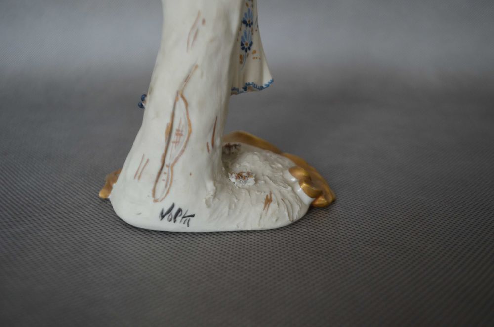 figurka porcelana biskwit Capodimonte 18 cm