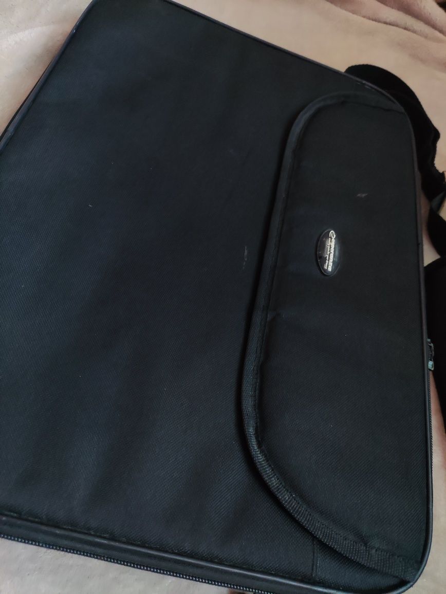 Torba na laptopa Esperanza, ok 15,6" - 17" Usztywniane brzegi.